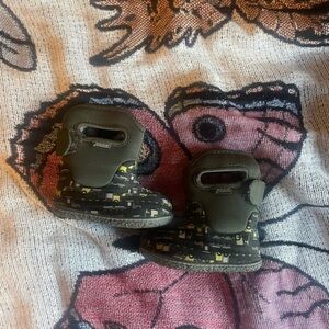 Bogs Boots size 4 toddler